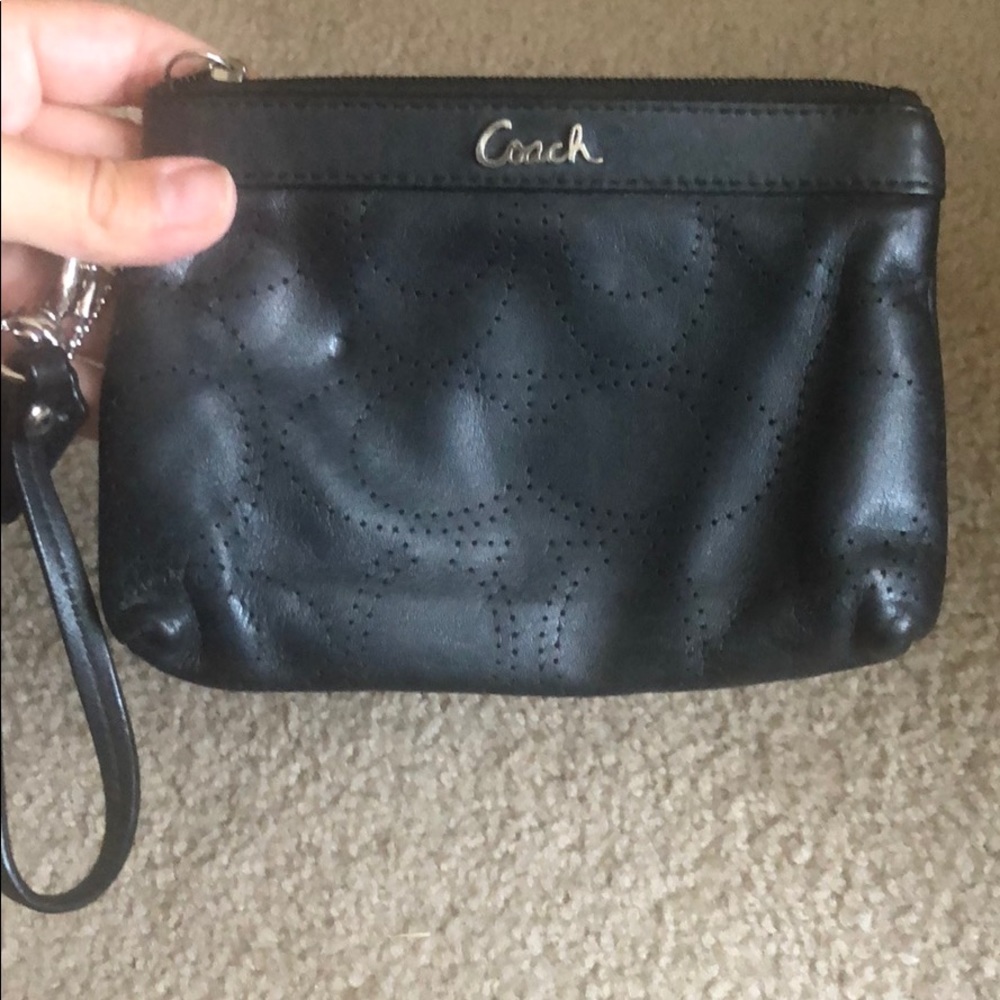 Coach wristlet. Good cond. Leather. 100% auth.